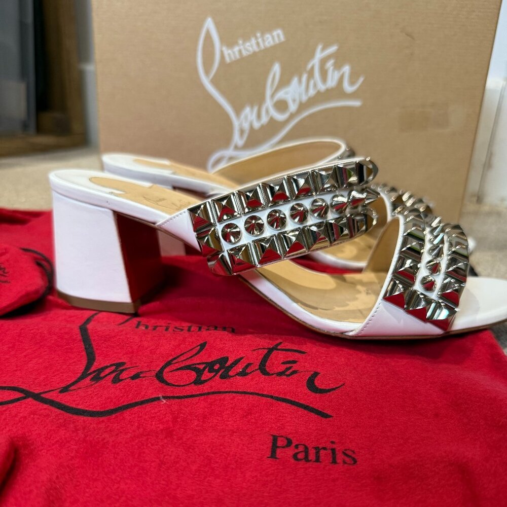 Beautiful Christian Louboutin Sandals - Size 40 - Still with box and dustbags